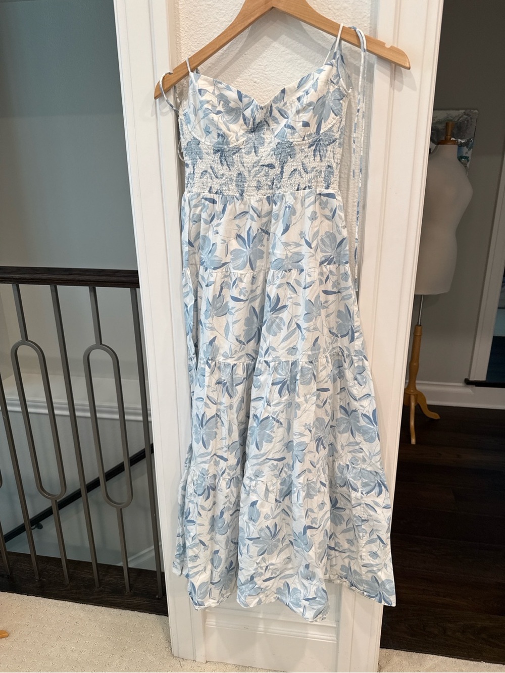 WAYF Blue Floral Tie Strap Smocked Bustier Tiered Midi Dress M - Picture 2 of 4
